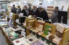 بازدید حضرت آیت الله ری شهری از نمایشگاه تازه های کتاب پردیس تهران